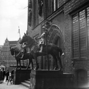Sculptures of knights at the entrance of Bremen city hall, Germany 1930s. Sculptures of knights at the entrance of Bremen city hall, Germany 1930s.